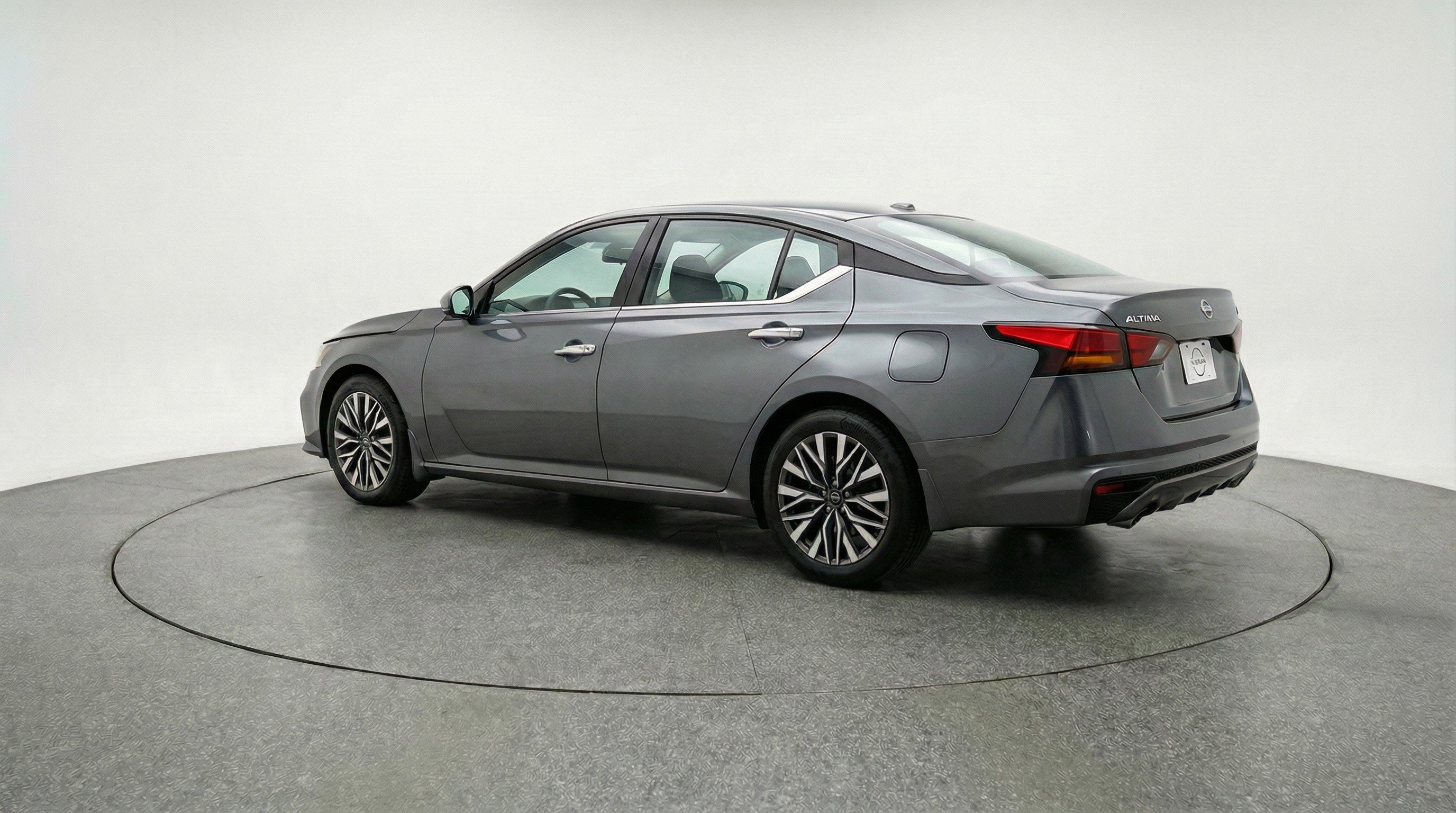 Used 2025 Nissan Altima 2.5 SV image 6