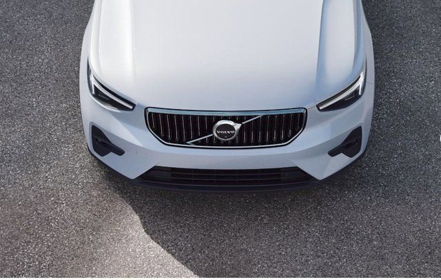 New 2025 Volvo XC40 B5 Plus w/ Protection Package Premier image 9