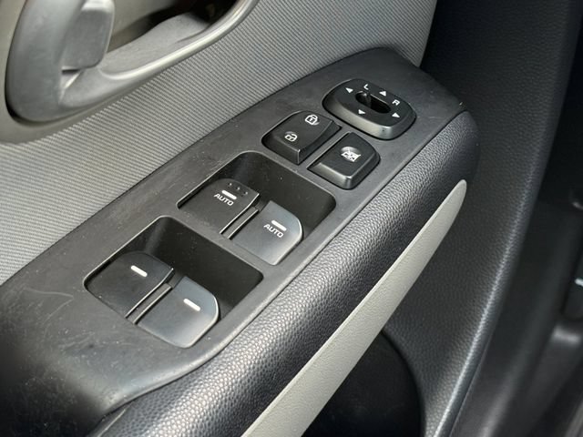 Used 2016 Kia Soul + FWD image 15