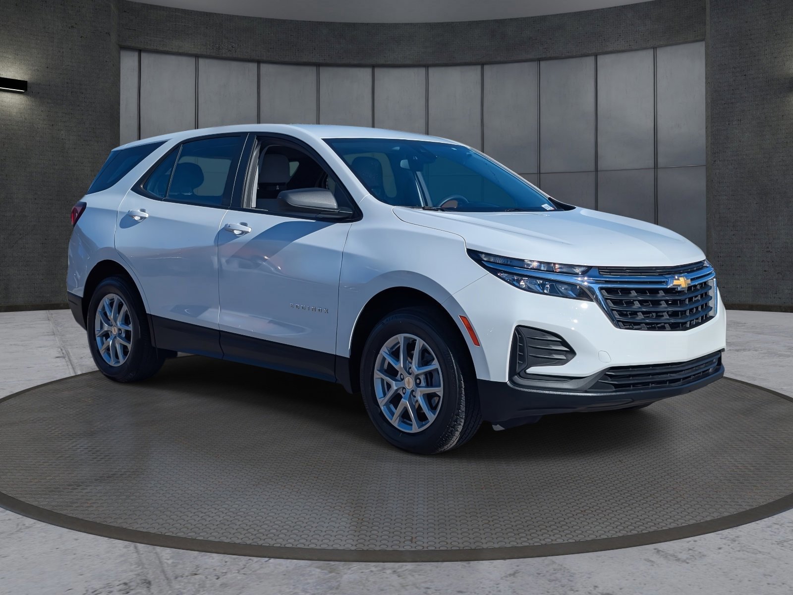 Used 2024 Chevrolet Equinox LS image 8