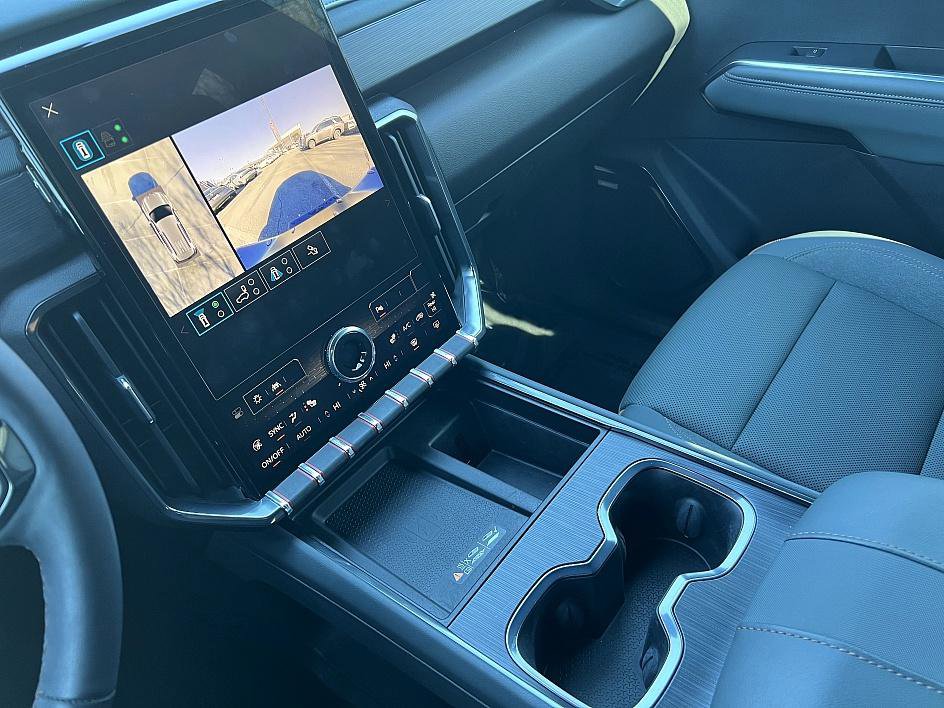 Used 2024 GMC Acadia AT4 image 18