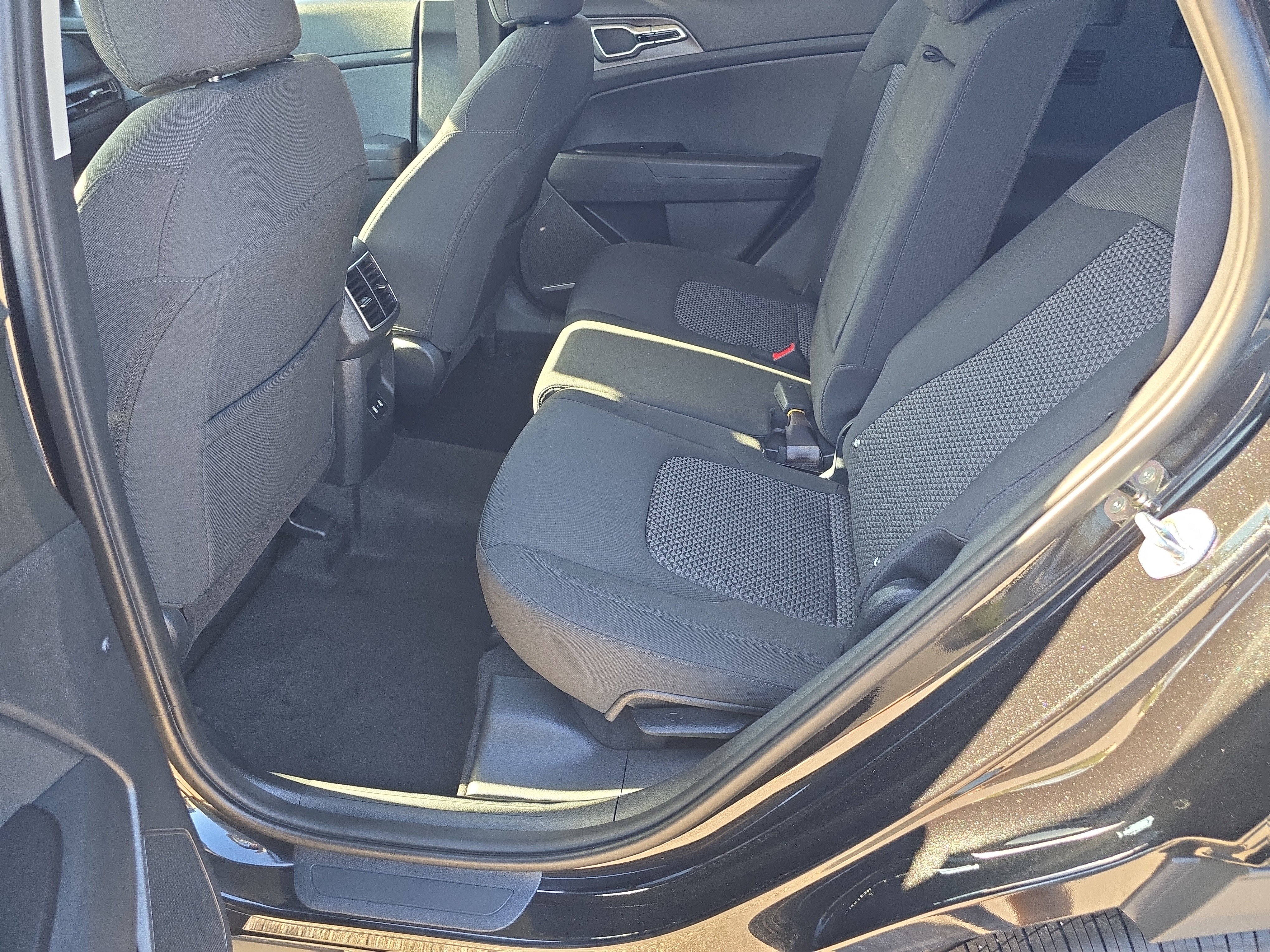 New 2027 Kia Sportage LX FWD image 15
