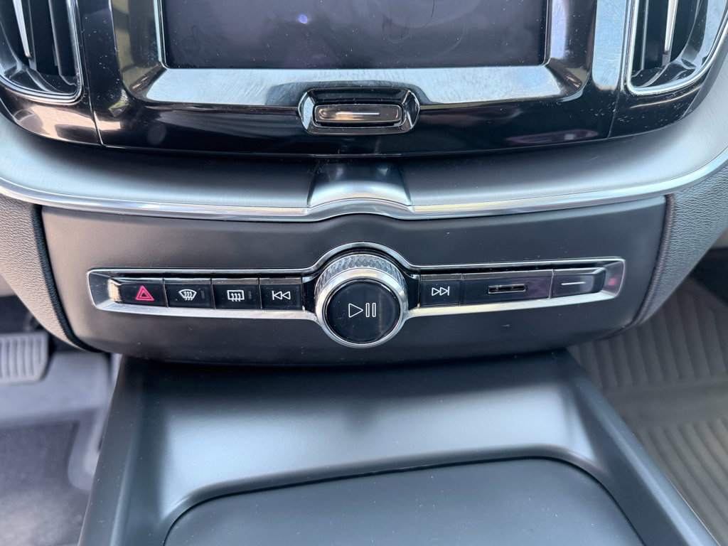 Used 2023 Volvo XC60 B5 Core FWD image 19