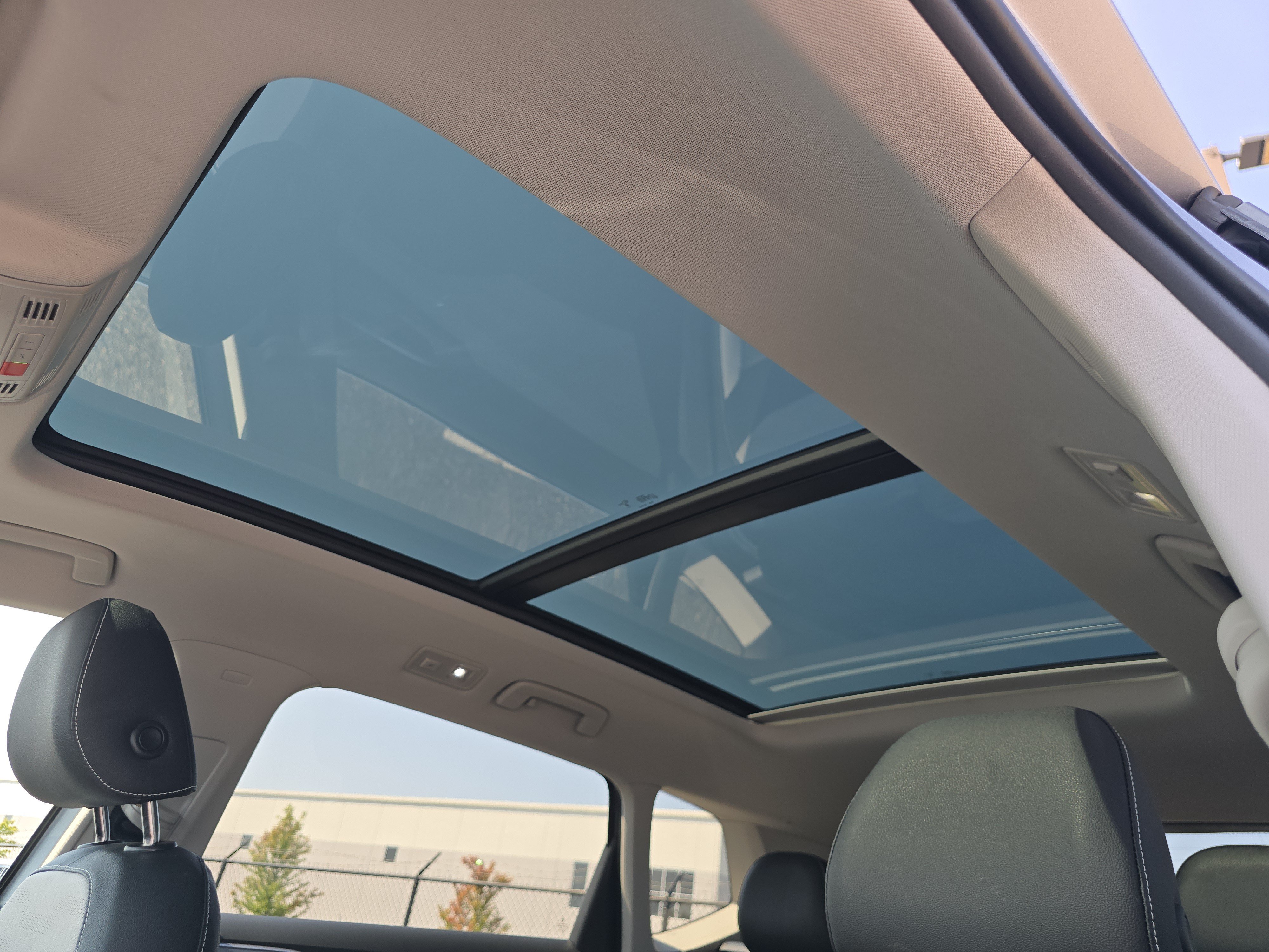 Certified 2025 Volkswagen Taos SEL AWD/4WD image 9