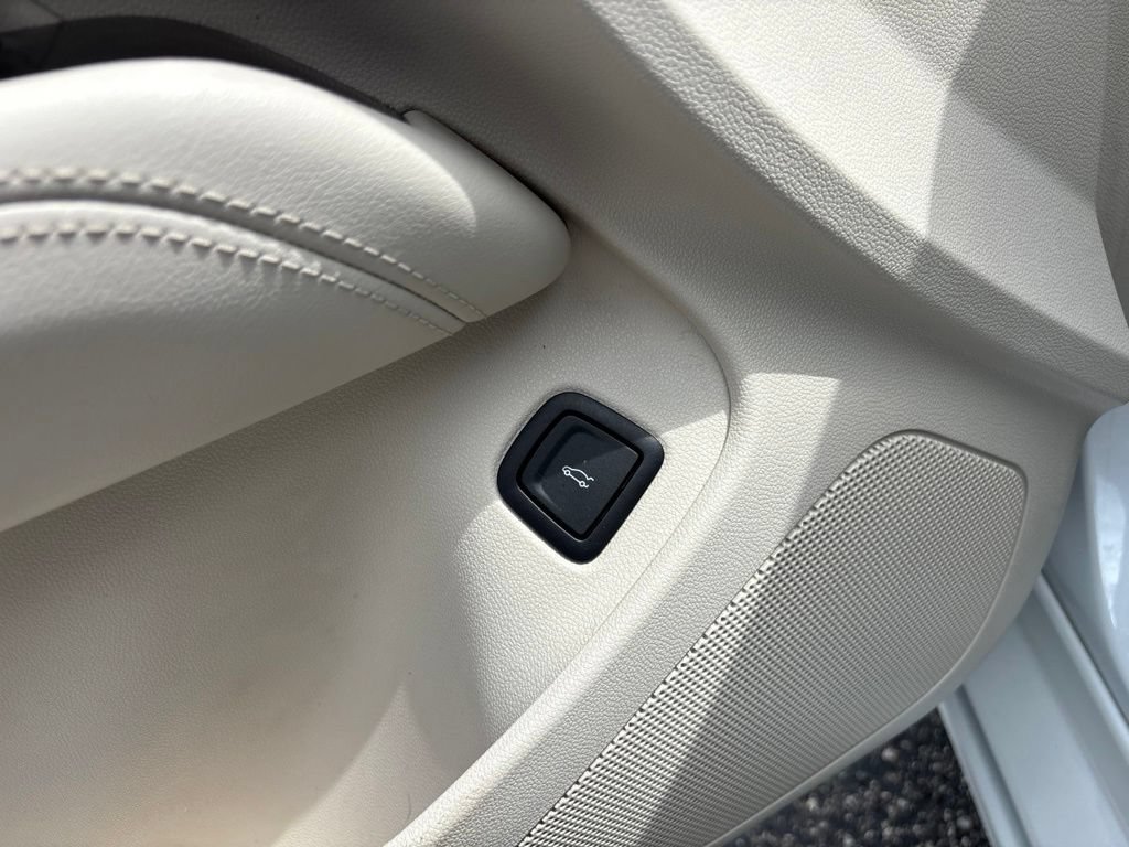 Used 2020 Cadillac CT4 Luxury w/ Sun And Sound Package RWD image 17