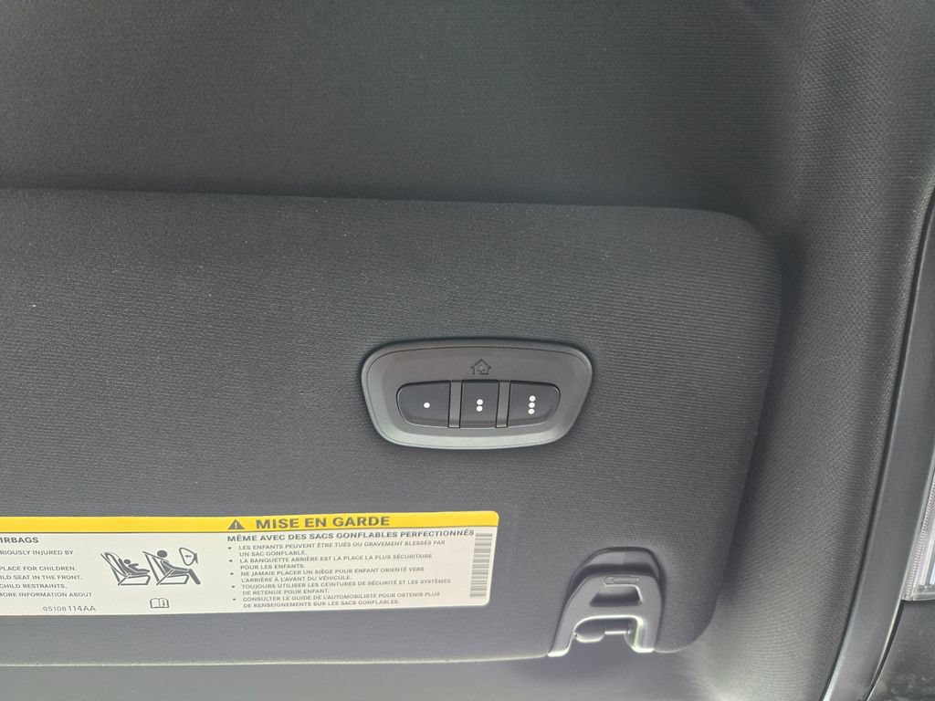 Used 2025 RAM 2500 Laramie AWD/4WD image 22