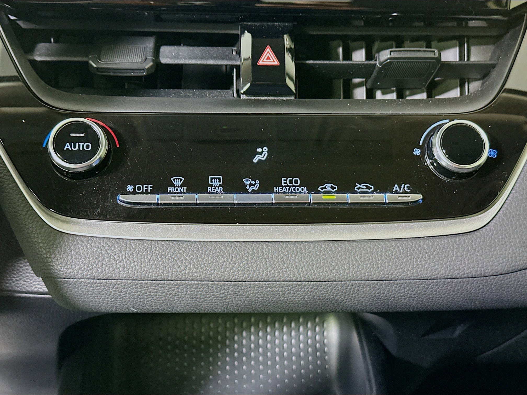 Used 2022 Toyota Corolla LE image 22