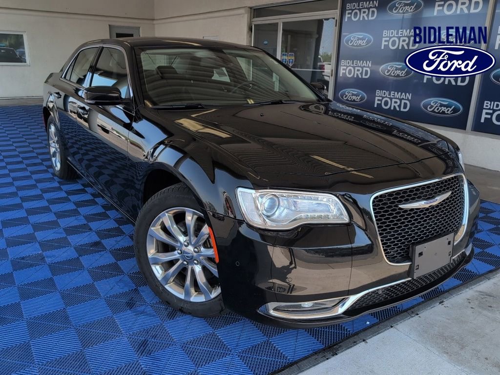 Used 2021 Chrysler 300 Touring L AWD/4WD image 1
