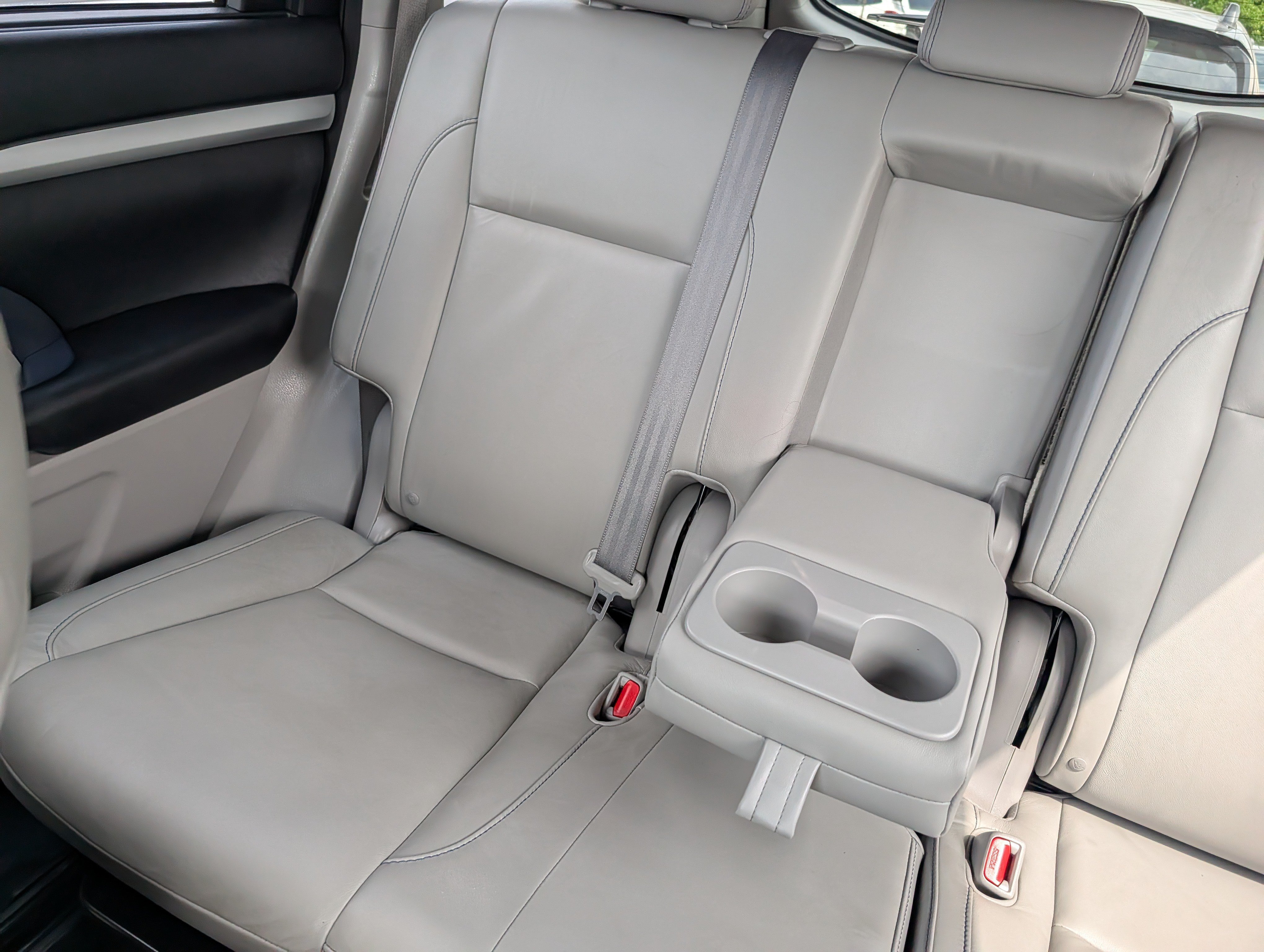 Used 2015 Toyota Highlander XLE AWD/4WD image 12