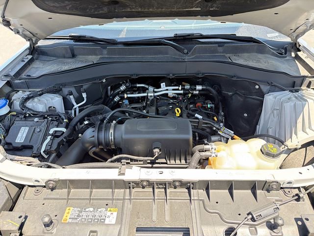 Used 2022 Ford Explorer XLT w/ Equipment Group 202A AWD/4WD image 30