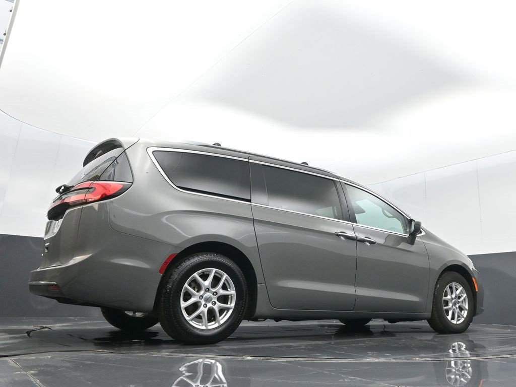 Used 2021 Chrysler Pacifica Touring-L image 23