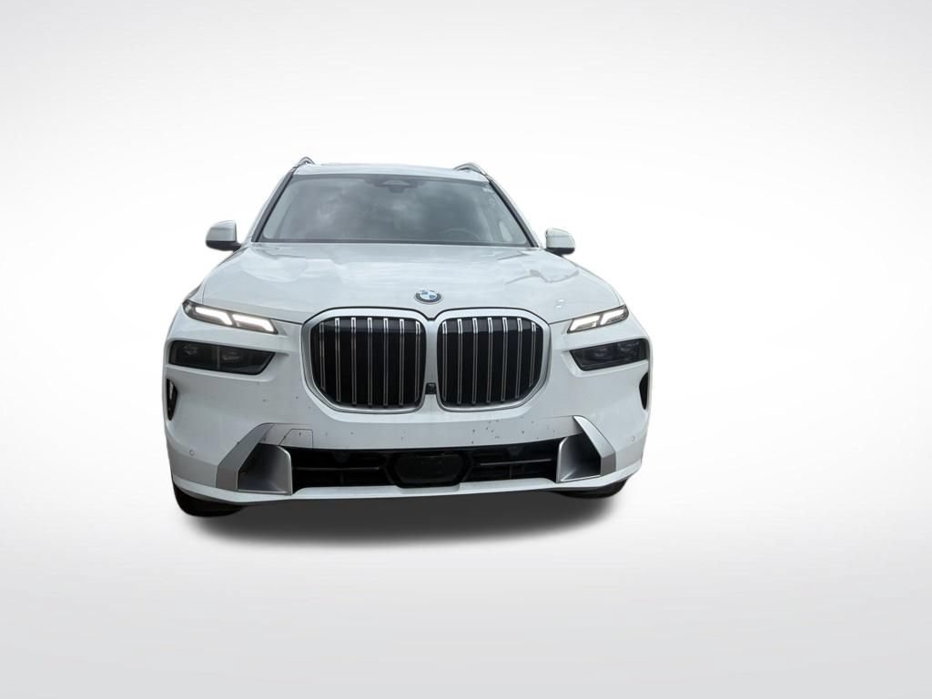 Used 2025 BMW X7 xDrive40i AWD/4WD image 3