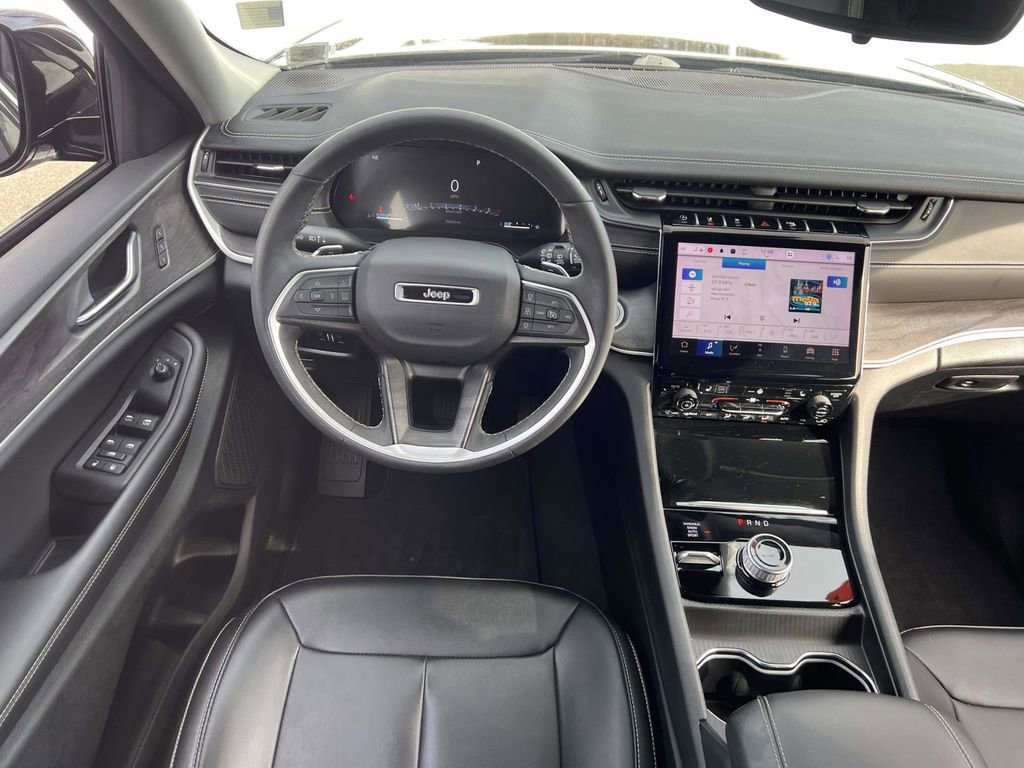 Certified 2024 Jeep Grand Cherokee Limited w/ Black Appearance Package image 16
