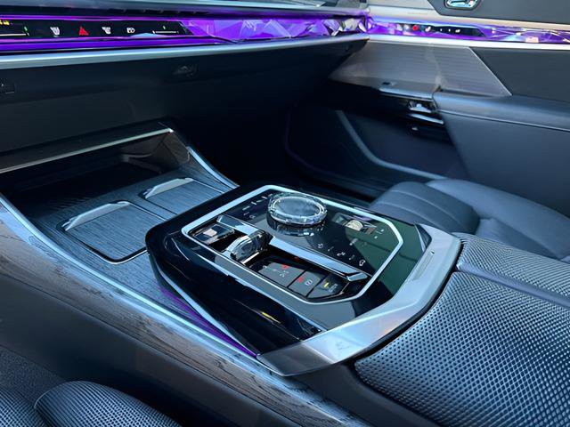 Used 2024 BMW 760i xDrive w/ Premium Package 2 image 23