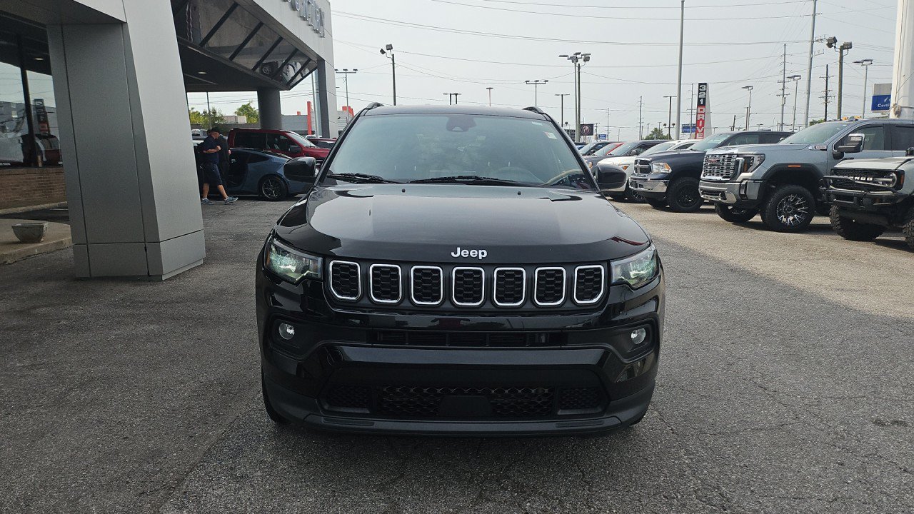 Used 2024 Jeep Compass Latitude AWD/4WD image 8