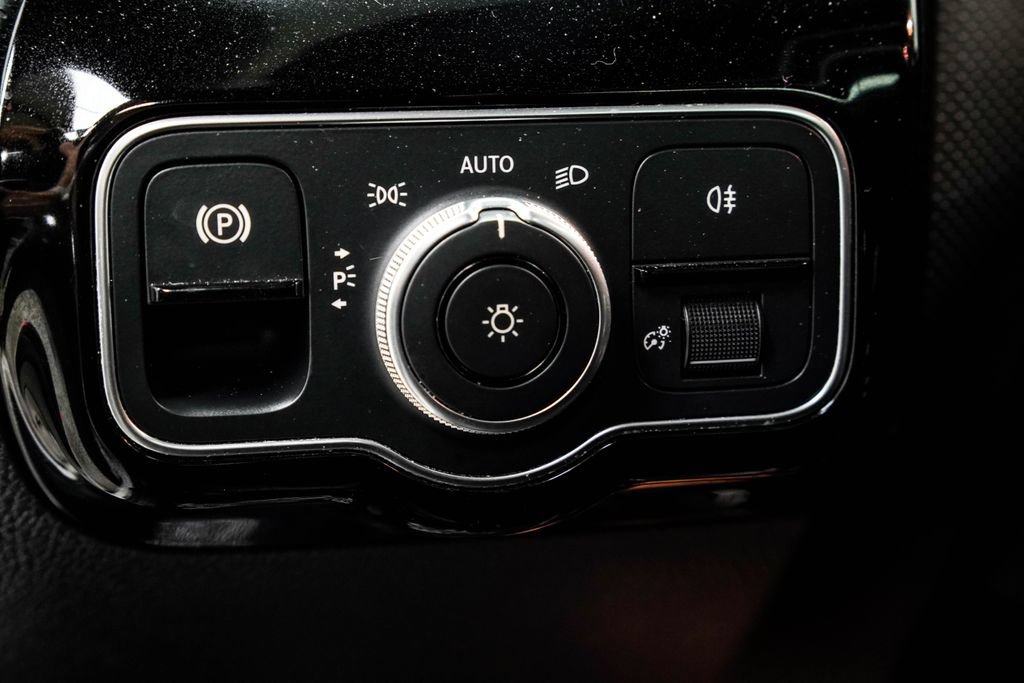 Used 2022 Mercedes-Benz CLA 250 image 37