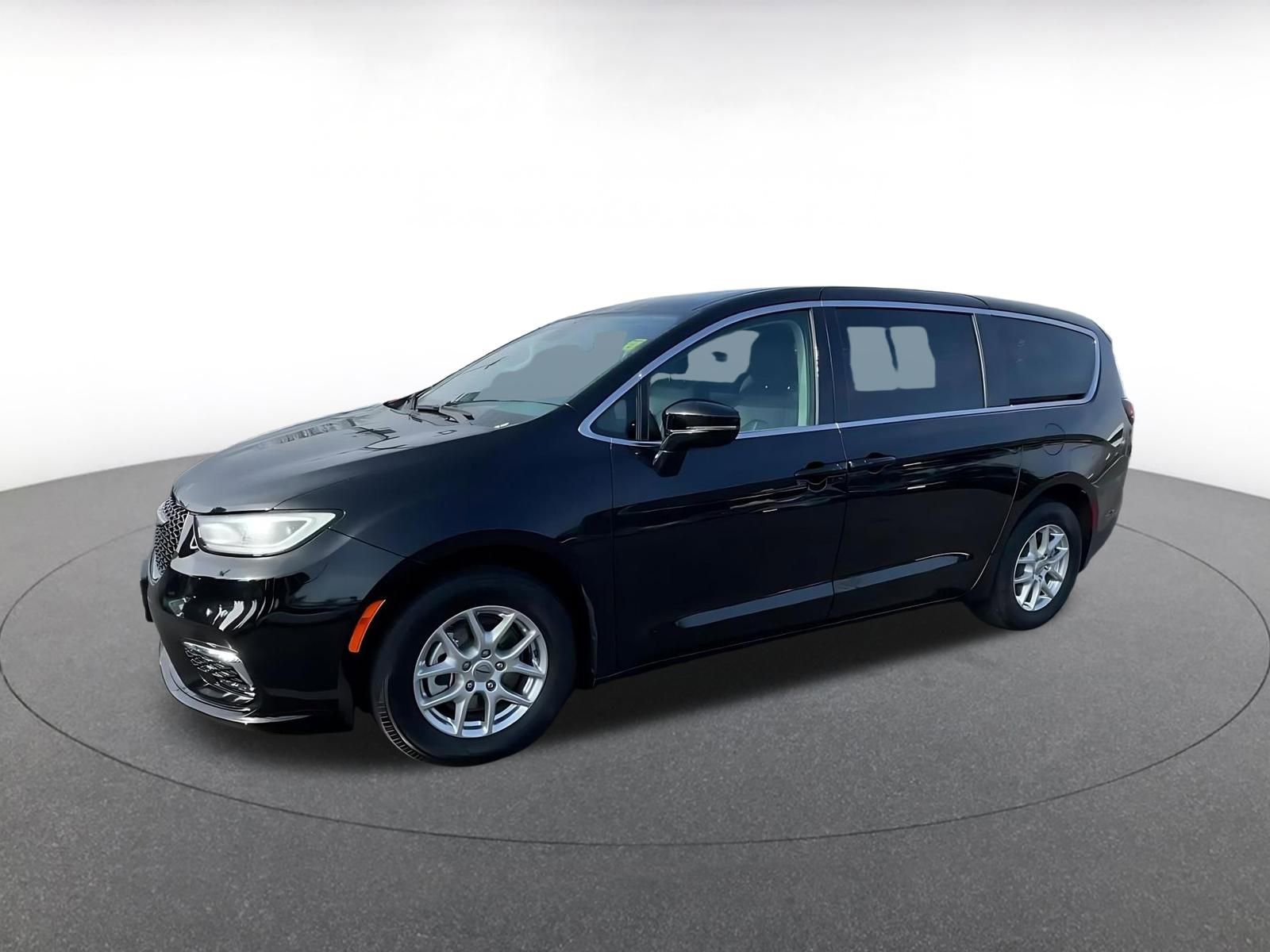 Used 2024 Chrysler Pacifica Touring-L image 8