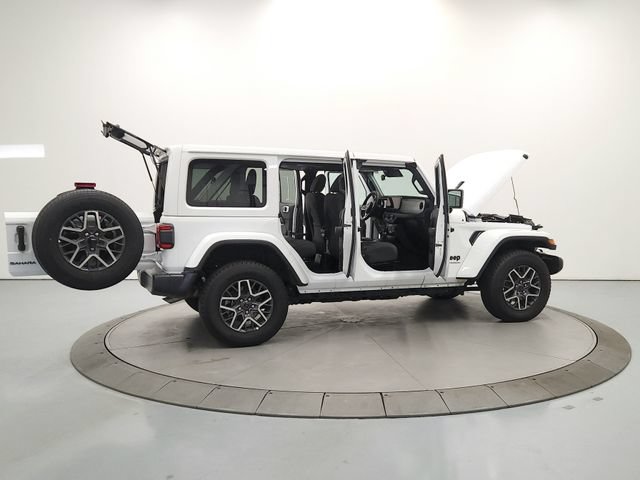 Used 2025 Jeep Wrangler Unlimited Sahara AWD/4WD image 15