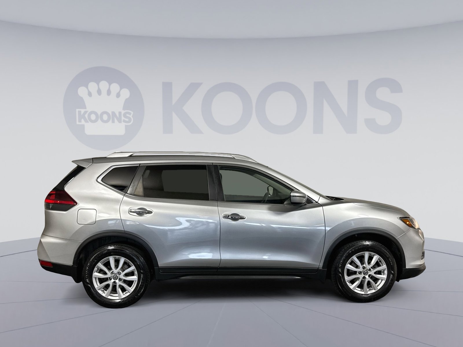 Used 2018 Nissan Rogue SV image 8