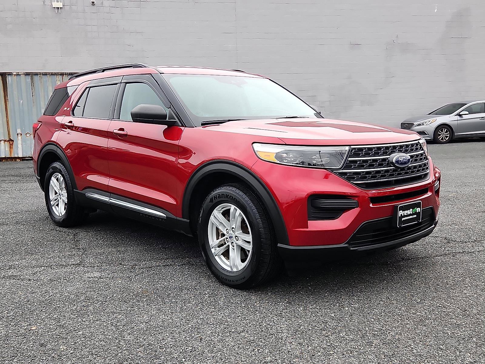 Used 2020 Ford Explorer XLT w/ Comfort Package image 3