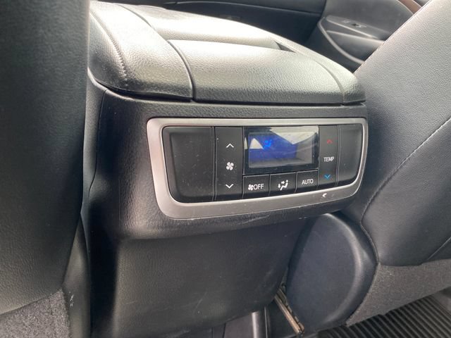 Used 2019 Toyota Highlander XLE AWD/4WD image 20