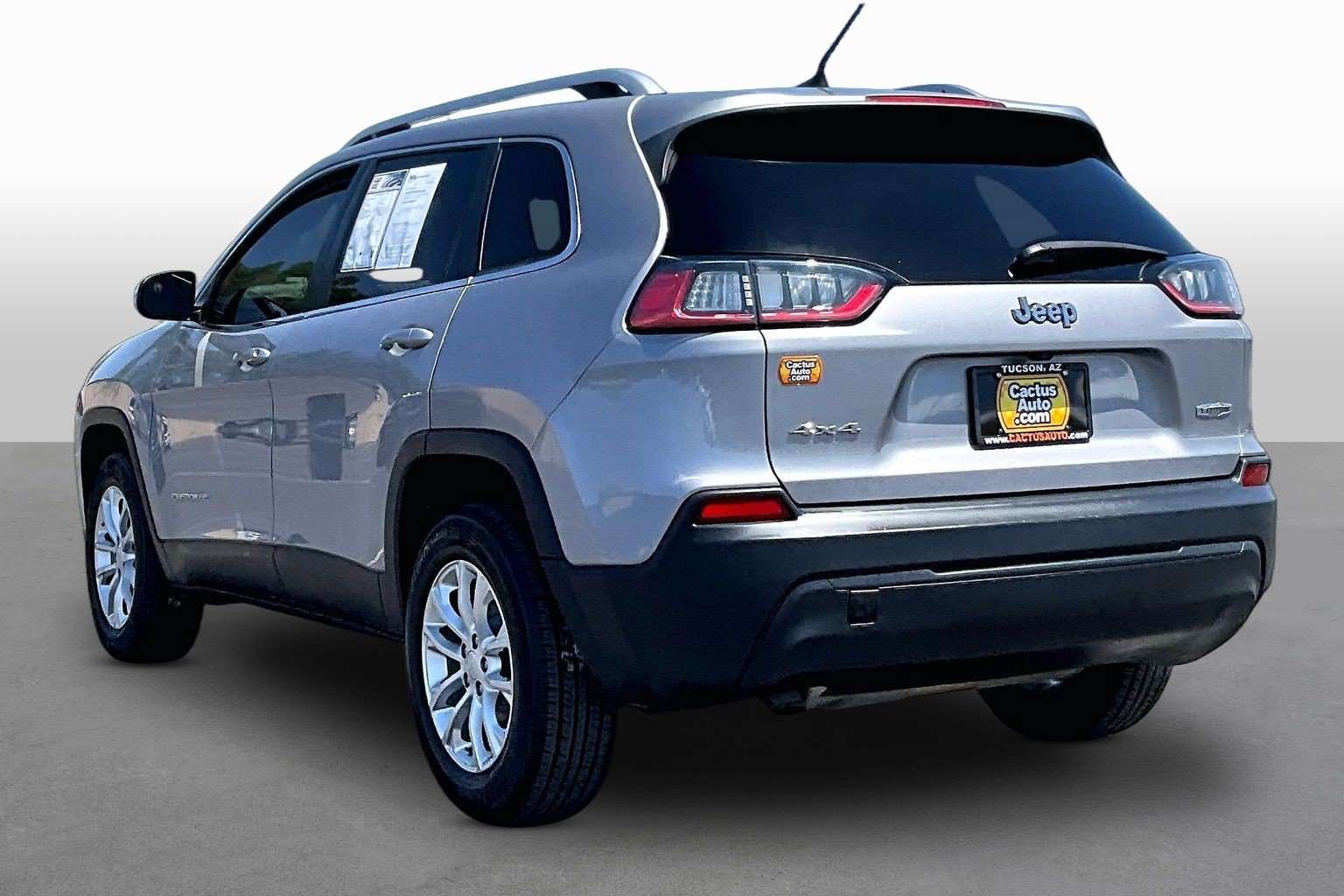 Used 2019 Jeep Cherokee Latitude w/ Cold Weather Group AWD/4WD image 11