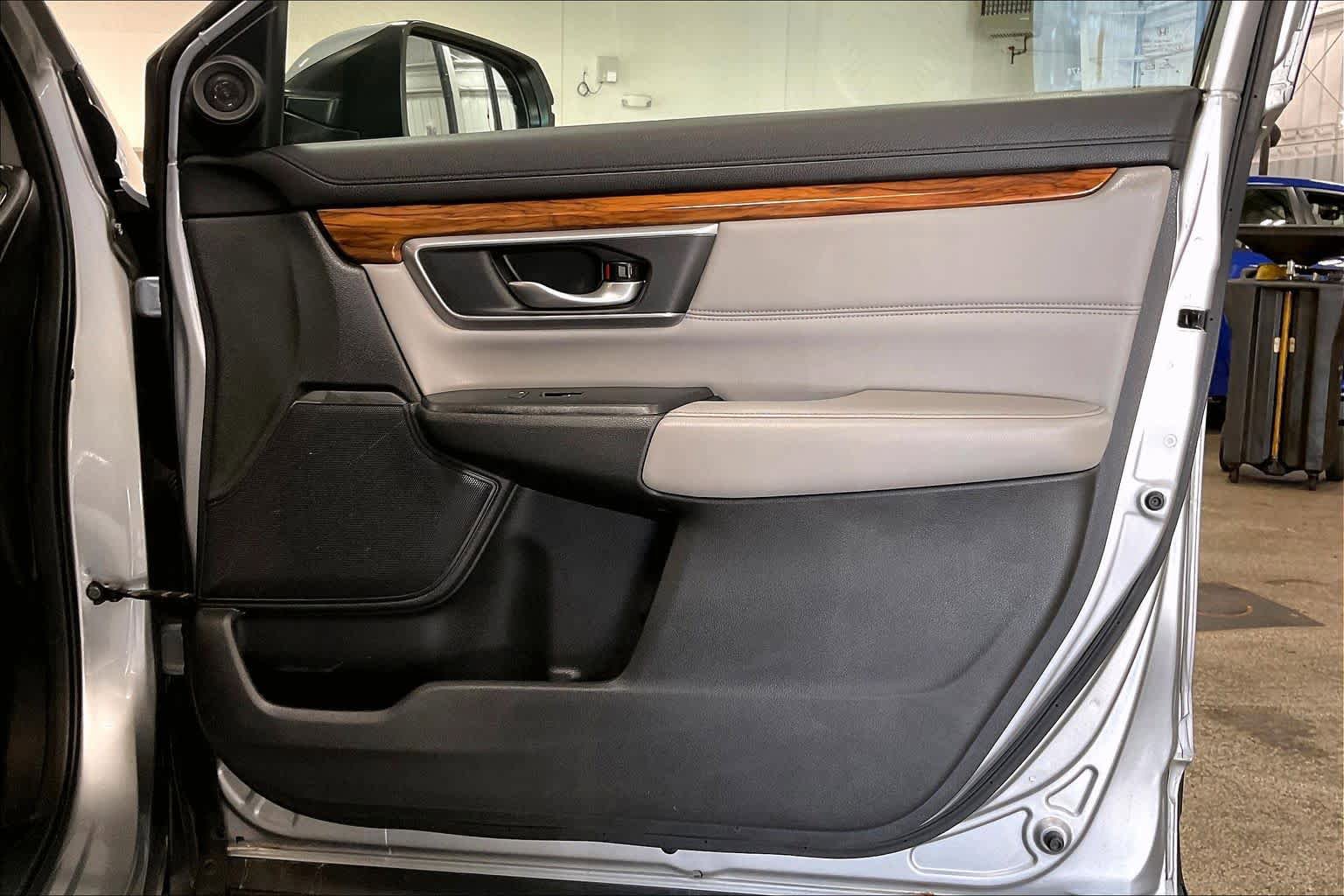 Used 2017 Honda CR-V Touring image 23