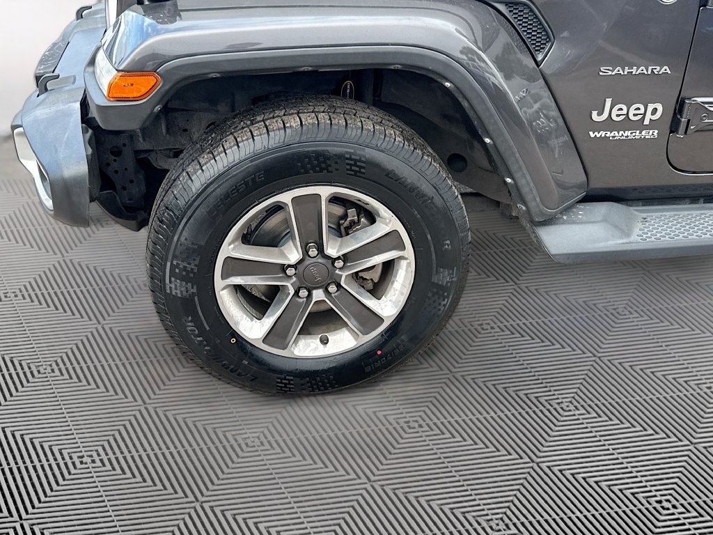 Used 2022 Jeep Wrangler Unlimited Sahara w/ Cold Weather Group AWD/4WD image 35