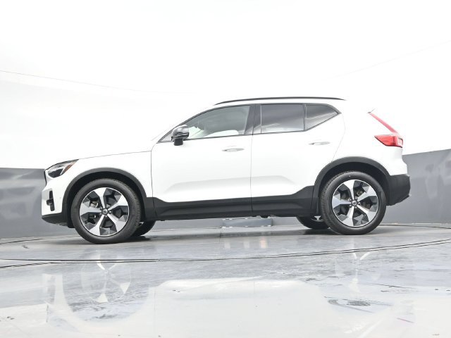 Used 2023 Volvo XC40 B4 Ultimate FWD image 34