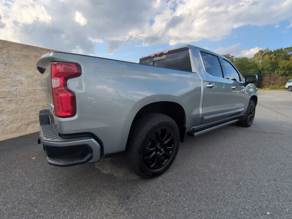 Used 2024 Chevrolet Silverado 1500 High Country w/ Technology Package AWD/4WD image 4