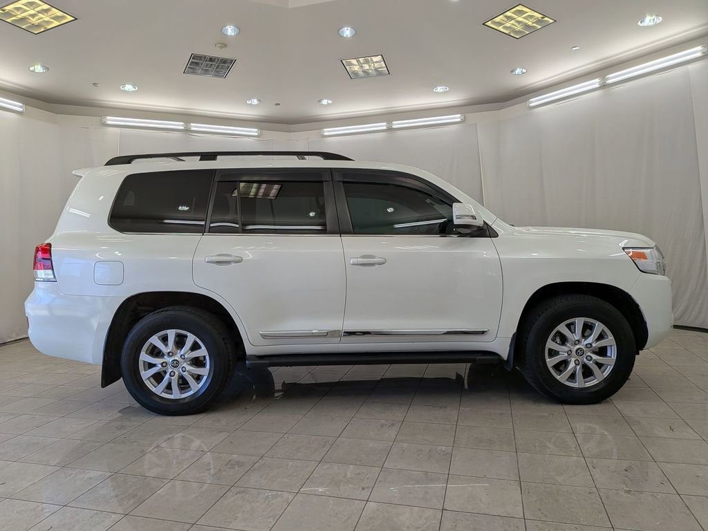 Used 2021 Toyota Land Cruiser image 11