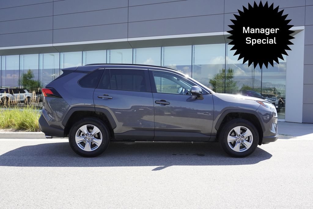 Used 2025 Toyota RAV4 XLE AWD/4WD image 7