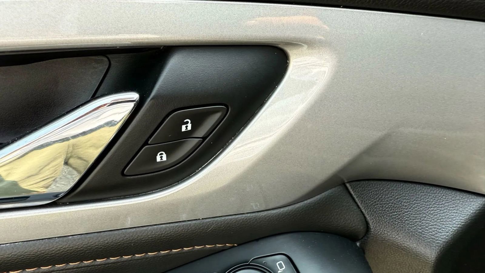 Used 2020 Chevrolet Traverse LS image 16