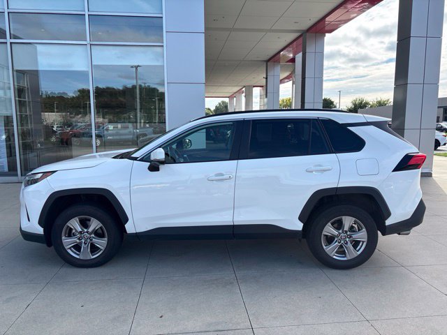 Used 2025 Toyota RAV4 XLE AWD/4WD image 4