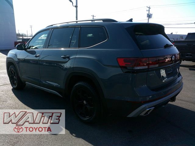 Used 2024 Volkswagen Atlas Peak Edition SEL AWD/4WD image 5