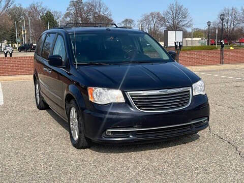 Used 2011 Chrysler Town & Country Touring-L w/ Entertainment Group #2 image 5