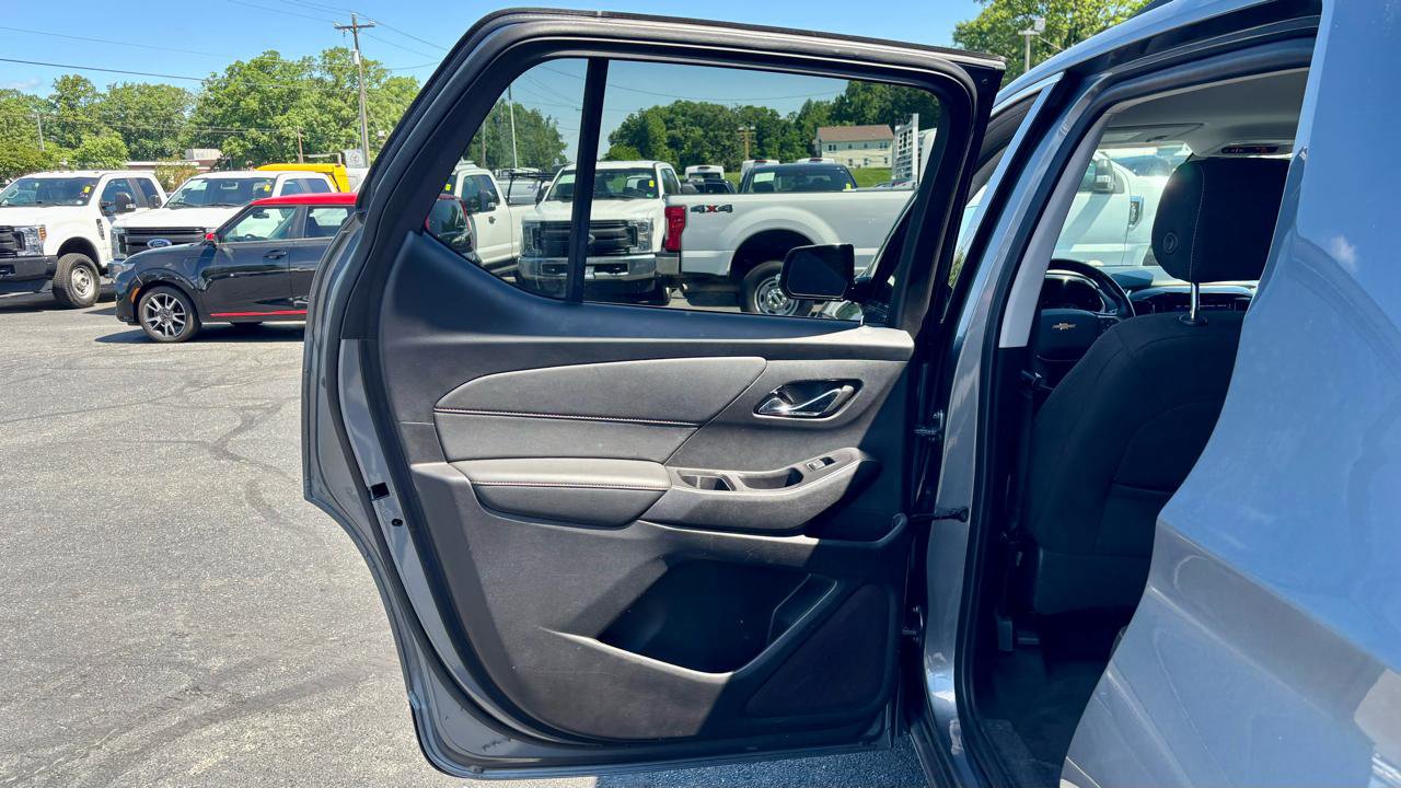 Used 2020 Chevrolet Traverse LT w/ LPO, Cargo Package AWD/4WD image 17