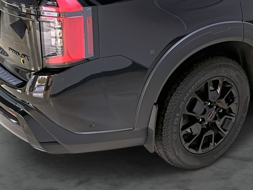 Used 2025 Nissan Armada PRO-4X image 12