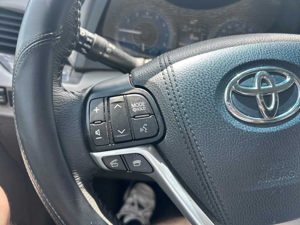 Used 2017 Toyota Sienna XLE Premium FWD image 8