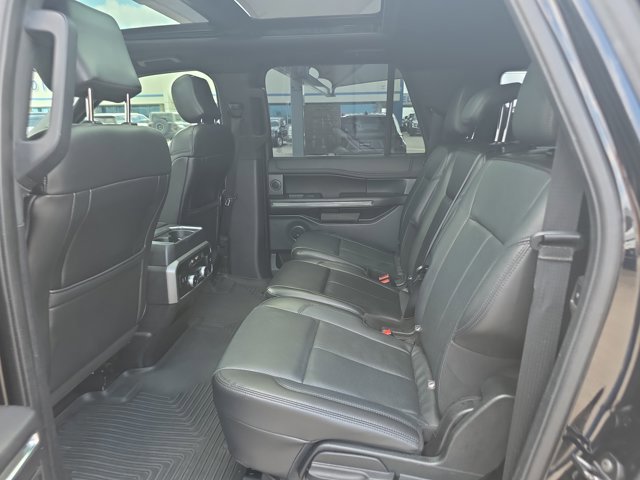 Used 2018 Ford Expedition Max XLT w/ Equipment Group 202A AWD/4WD image 14