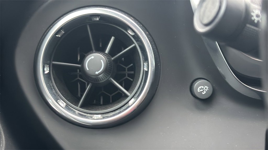 Used 2020 Chevrolet Camaro LT image 17