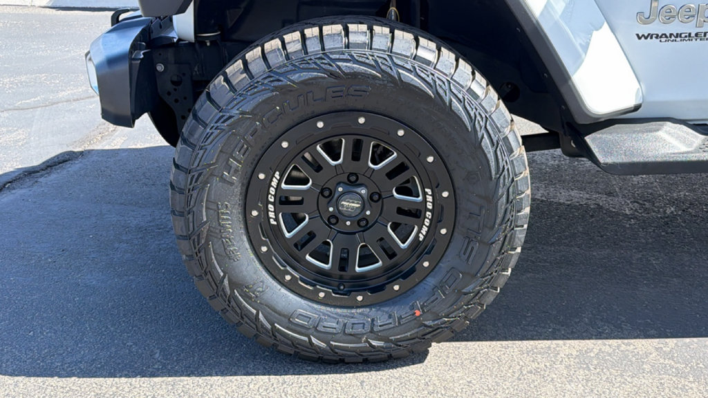 Used 2020 Jeep Wrangler Unlimited Sahara AWD/4WD image 9