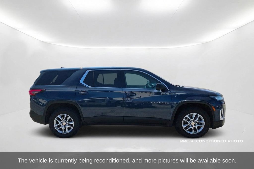 Used 2022 Chevrolet Traverse LS FWD image 4