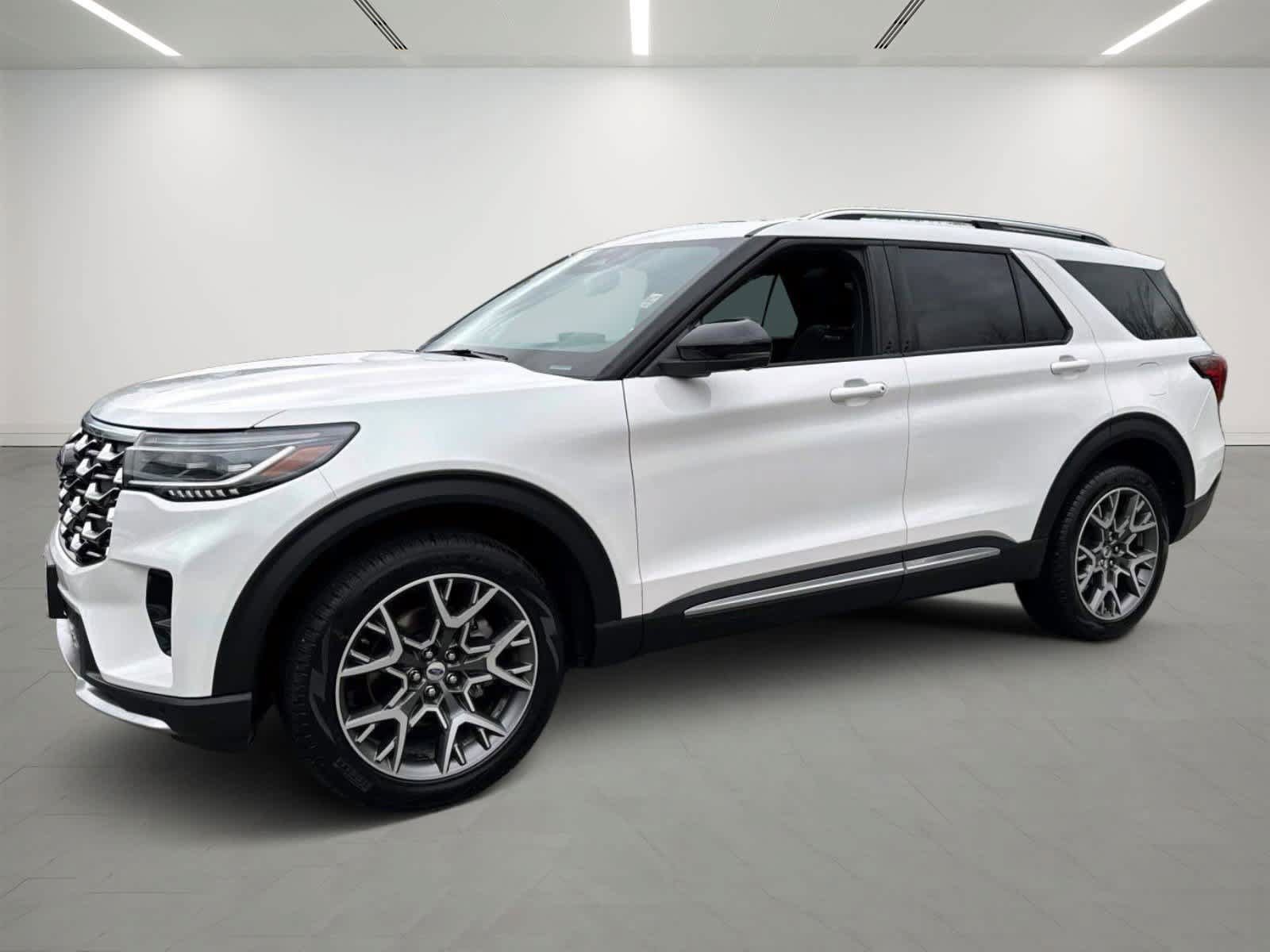 Used 2025 Ford Explorer Platinum w/ Ultimate Package AWD/4WD image 1