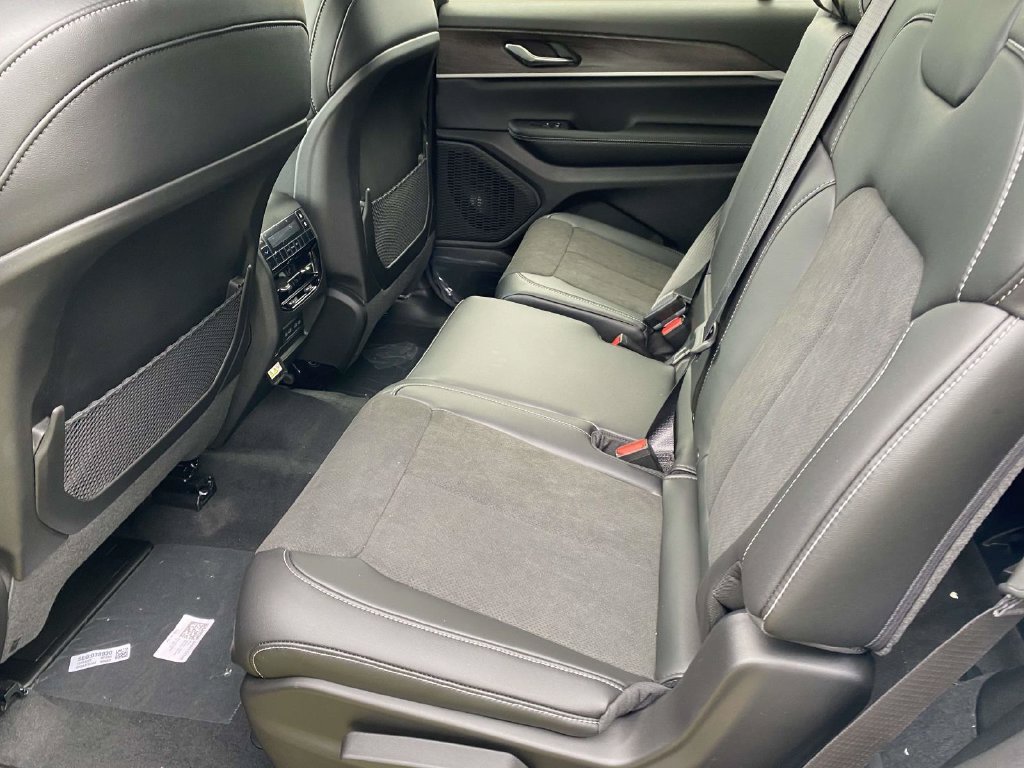 New 2026 Jeep Grand Cherokee L 2WD image 38