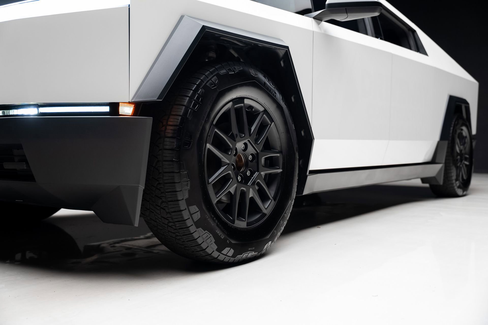Used 2025 Tesla Cybertruck Cyberbeast AWD/4WD image 63