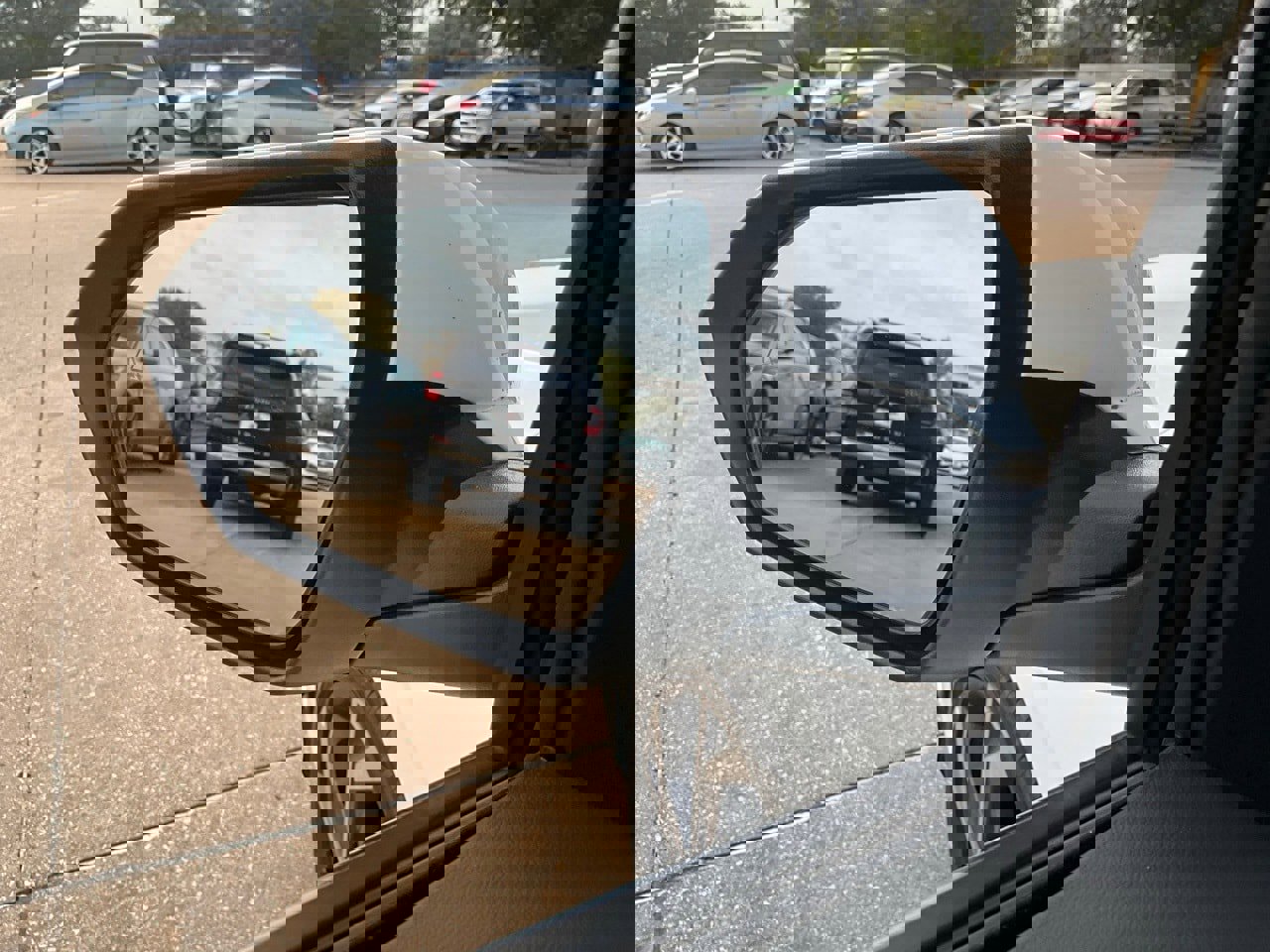 Used 2025 Hyundai Elantra Limited image 19