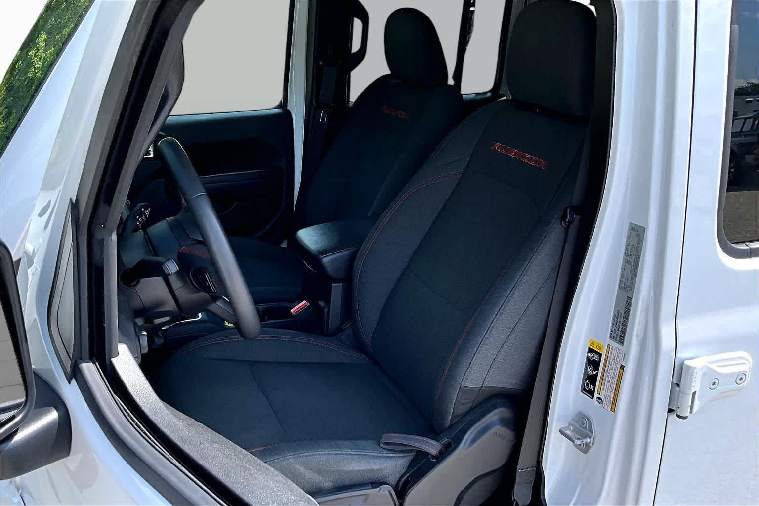 Used 2025 Jeep Wrangler Unlimited Rubicon AWD/4WD image 9