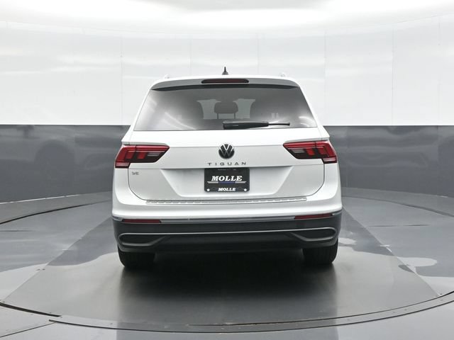 Used 2023 Volkswagen Tiguan SE w/ Panoramic Sunroof Package FWD image 6