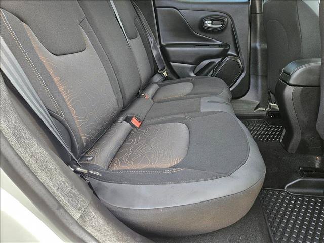 Used 2023 Jeep Renegade Latitude AWD/4WD image 18